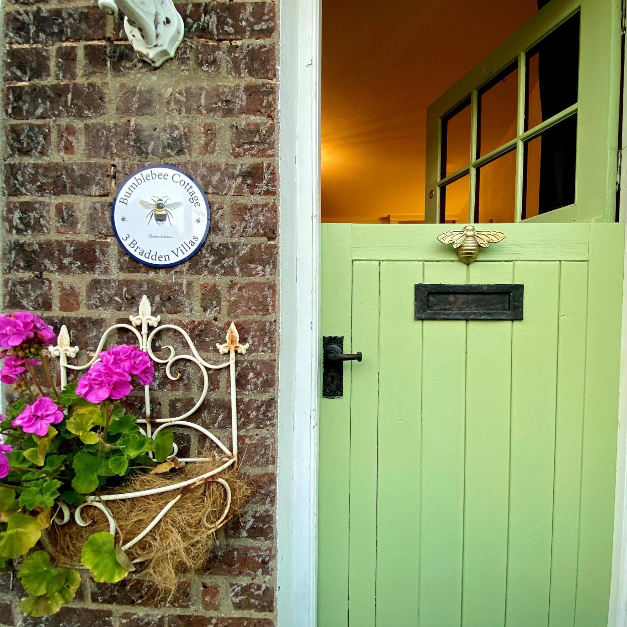 Bumblebee Cottage - Cosy Cottage In Area Of Outstanding Natural Beauty Hemel Hempstead Eksteriør billede